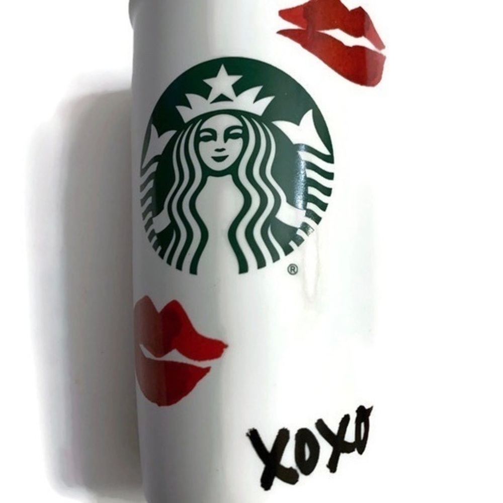 Starbucks 2015 XOXO Red Lip Prints 12oz Valentines - Picture 1 of 4